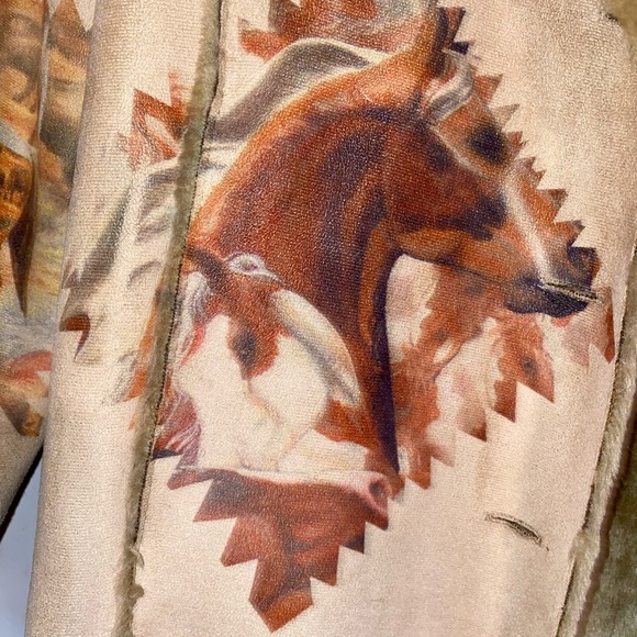 Elegant Faux Suede and Fur Jacket with Horse Motif - Picture 4 of 9